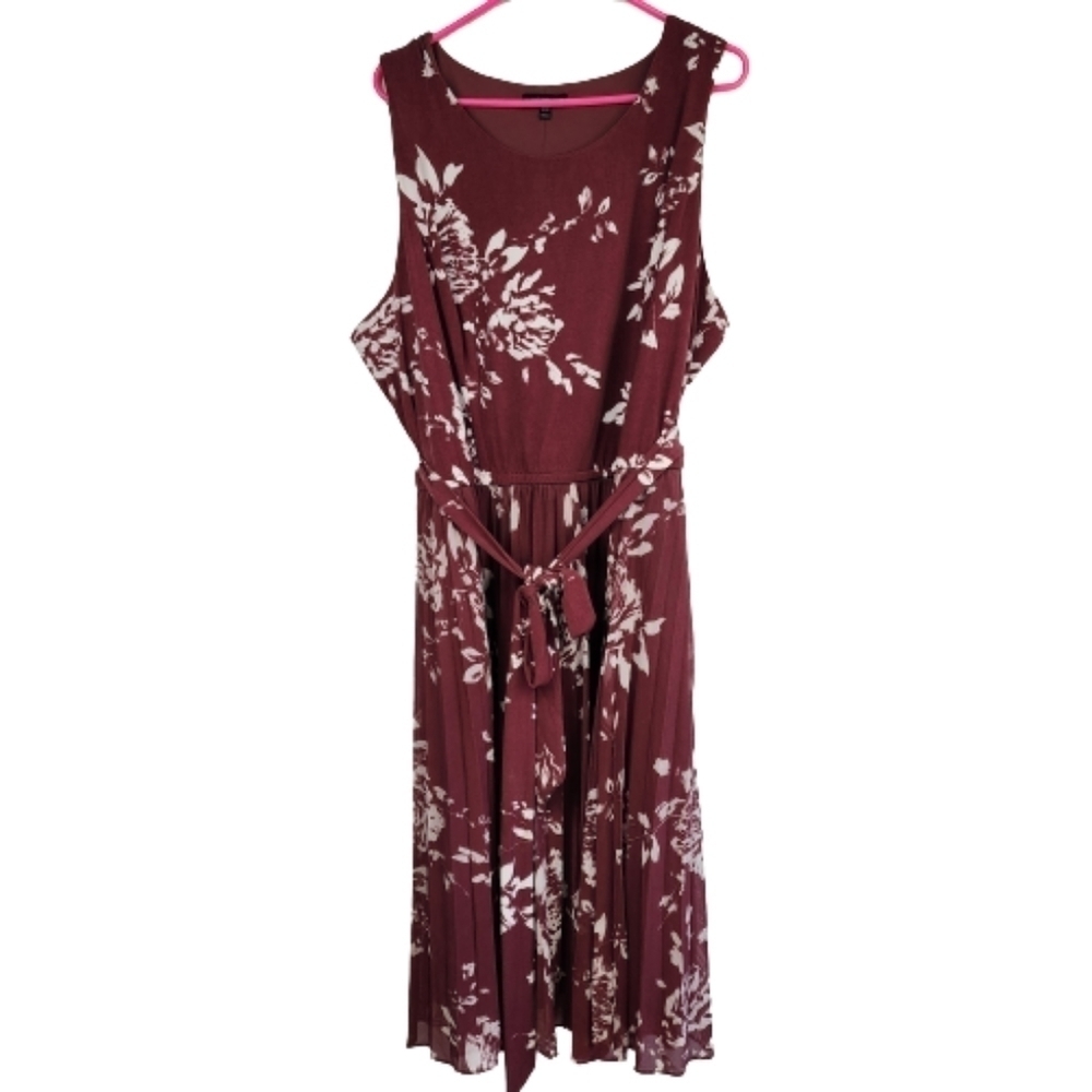 Lane Bryant Burgundy And White Floral Pleated Sleeveless Midi Dress Size 26/28
